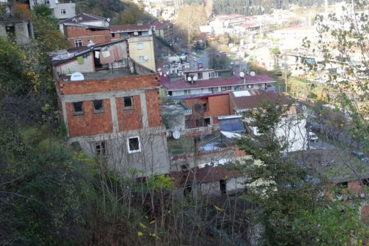 Trabzon'da artan kiralar tehlike altındaki evlerine geri d&ouml;nd&uuml;rd&uuml;
