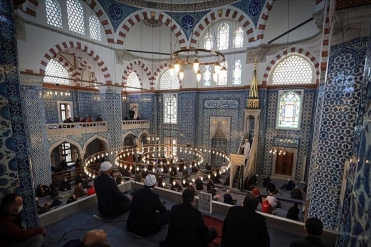 Diyanetten cuma hutbesinde yeni yıl kutlamaları ve piyango vurgusu