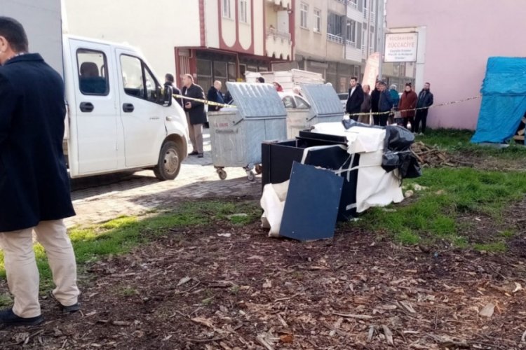 Ahşap dolaptan erkek cesedi &ccedil;ıktı!
