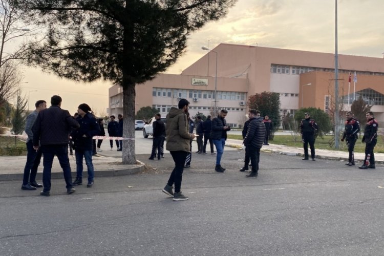 Diyarbakır'da &uuml;niversite personeline ara&ccedil;tan ateş a&ccedil;ıldı