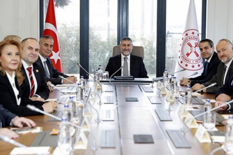 Bakan Nebati, T&uuml;rkiye Otelciler Federasyonu y&ouml;netim kurulu &uuml;yeleriyle bir araya geldi