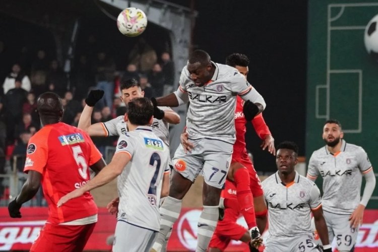 Başakşehir, &Uuml;mraniyespor'u deplasmanda 3-1 yendi