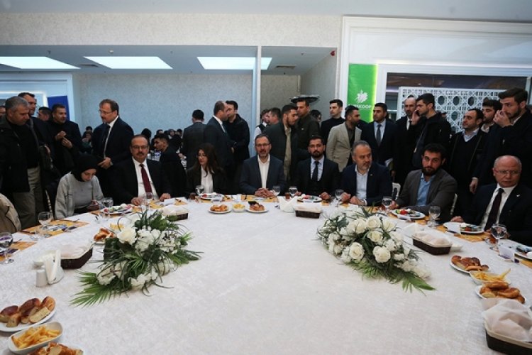 Bursa Valisi Canbolat, Başkan Aktaş ve Bakan Kasapoğlu &ouml;ğrencilerle buluştu