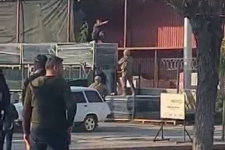 Adana'da boşanmak istemeyen uzman &ccedil;avuş karısını ve &ccedil;ocuğunu rehin aldı
