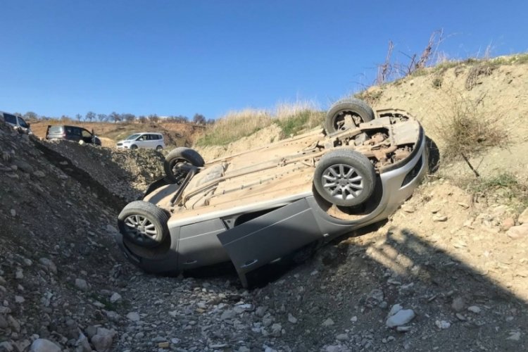 Adıyaman'da otomobil şarampole devrildi: 4 yaralı