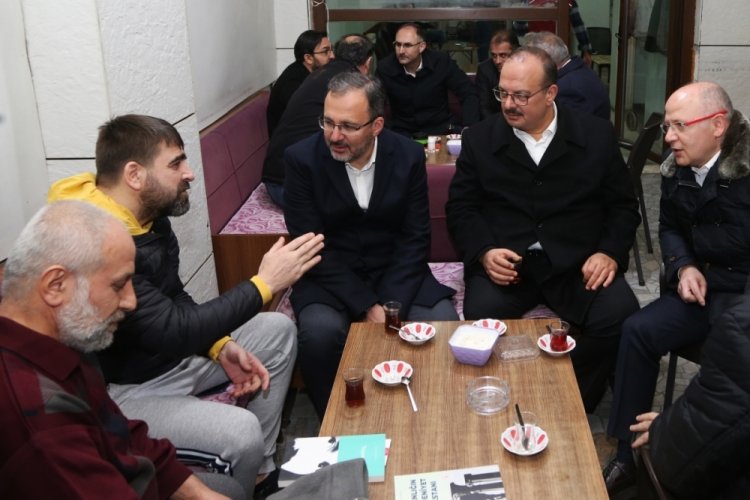 Bakan Kasapoğlu Bursalılarla bir araya geldi
