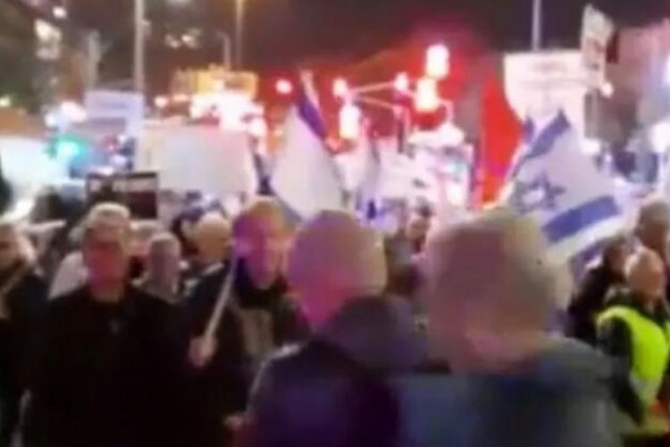 İsrail'de h&uuml;k&uuml;met karşıtları sokakta