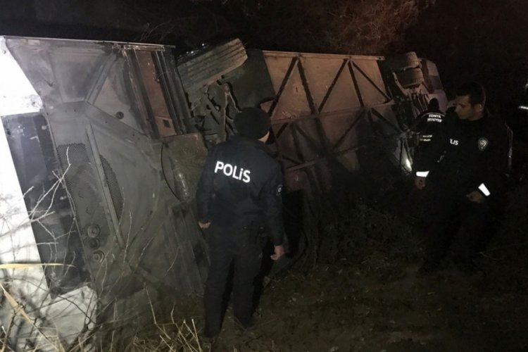 Konya'da yolcu otob&uuml;s&uuml; devrildi: Yaralılar var