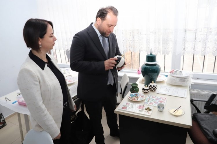 Serkan G&uuml;r, Bursa Nil&uuml;fer K&ouml;y Yaşam Merkezi'nde kursiyerlerle bir araya geldi