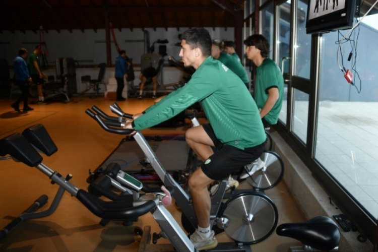 Bursaspor g&uuml;n&uuml;n ilk antrenmanını yaptı