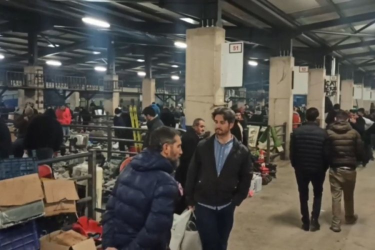 Bursa'da bitpazarındaki kalabalık havadan g&ouml;r&uuml;nt&uuml;lendi