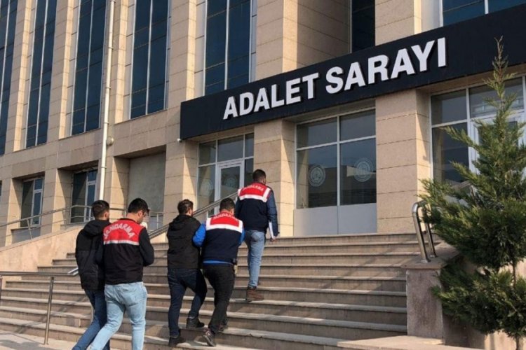 Afgan g&ouml;&ccedil;menleri rehin alıp, yakınlarından fidye istediler