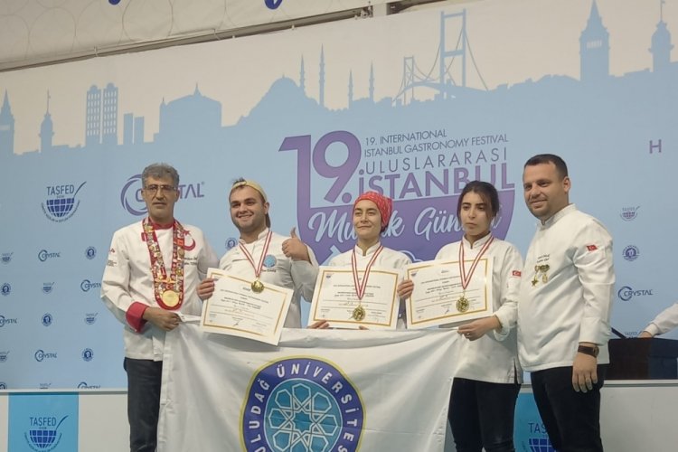 Harmancık Meslek Y&uuml;ksekokulu Aş&ccedil;ılık Programı &ouml;ğrencileri katıldıkları yarışmalardan altın madalyalarla d&ouml;nd&uuml;