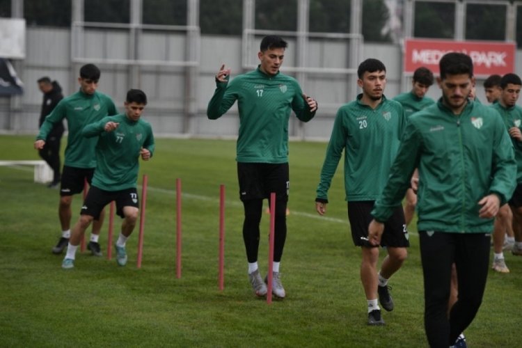Bursaspor g&uuml;n&uuml; &ccedil;ift antrenmanla tamamladı