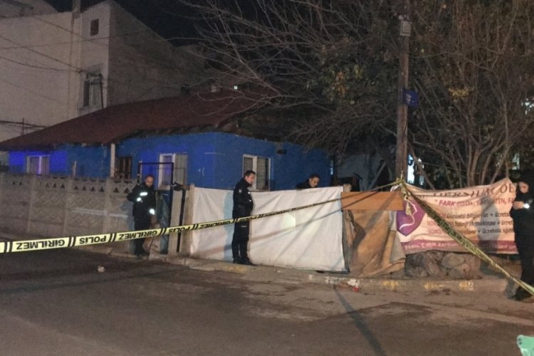 Kocaeli'de &ccedil;ocuklarıyla kavga eden iki baba arasındaki silahlı kavga kan aktı