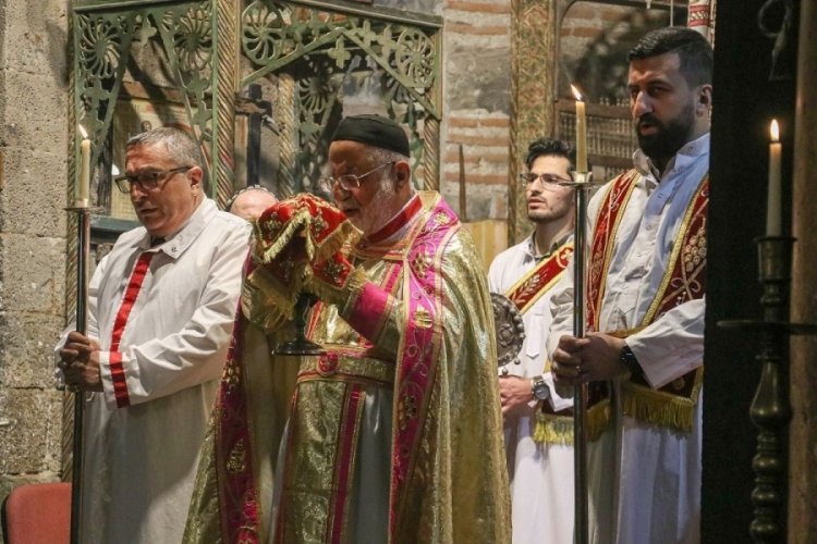 Diyarbakır'da tarihi kilisede Noel ayini d&uuml;zenlendi