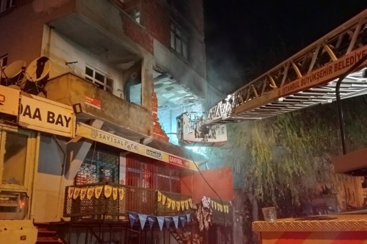 İstanbul'da evi boşaltan kiracı evi ateşe verdi: Patlama meydana geldi