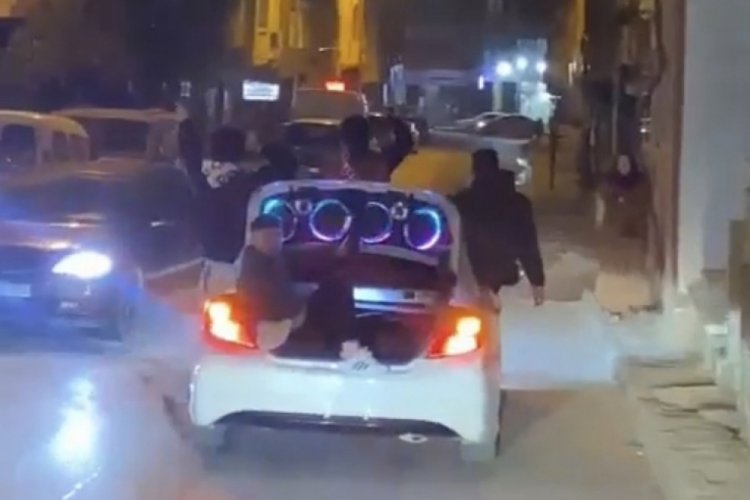 Bursa'da mahalleliyi &ccedil;ileden &ccedil;ıkaran asker uğurlaması
