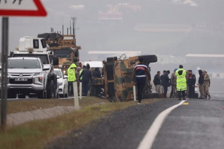 Diyarbakır'da devrilen askeri ara&ccedil;ta 6 asker yaralandı