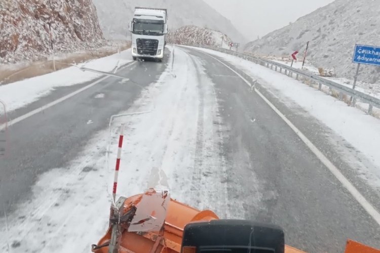 Adıyaman-Malatya karayolunda kar yağışı etkili oldu