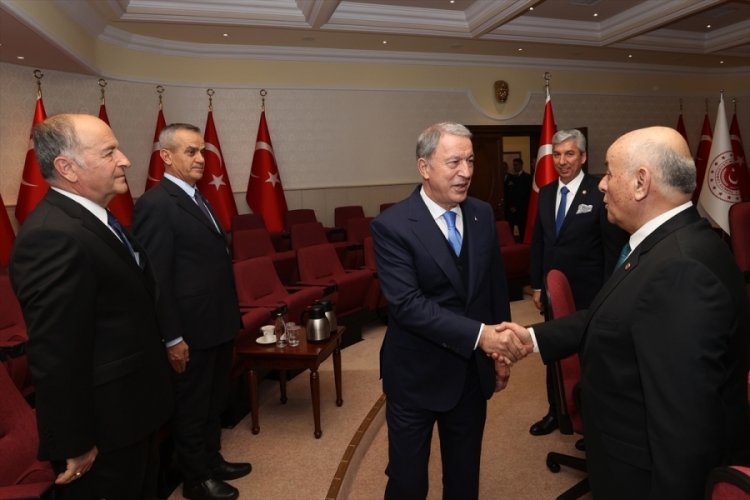 Milli Savunma Bakanı Akar, TEMAD Genel Başkanı D&uuml;rgen'i ağırladı