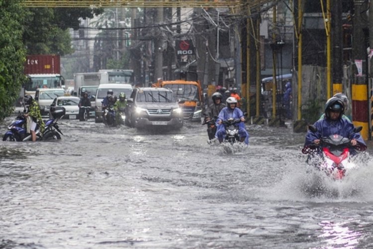 Filipinler'de sel: 11 &ouml;l&uuml;, 19 kayıp