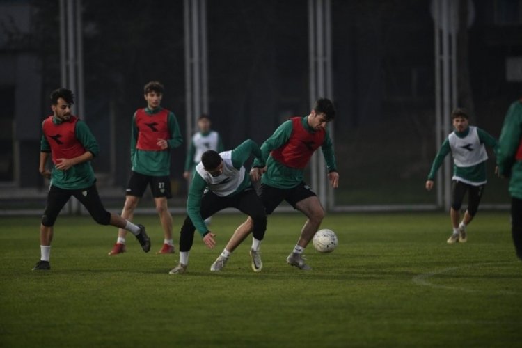 Bursaspor g&uuml;n&uuml; &ccedil;ift antrenmanla tamamladı