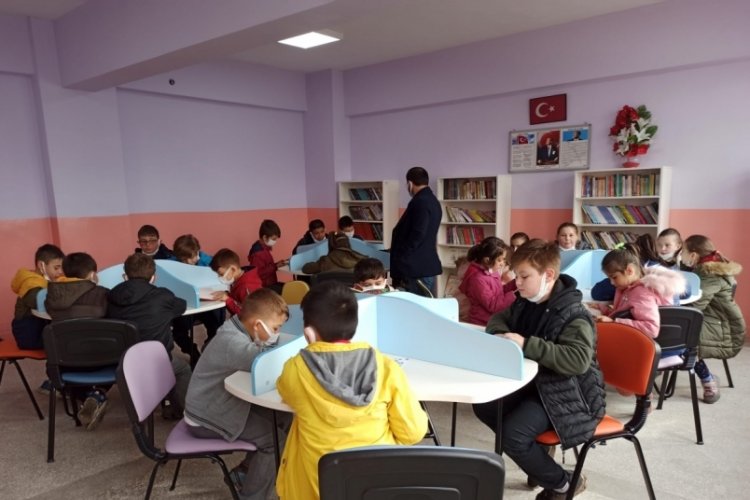 Bursa'da okullar k&uuml;t&uuml;phanelerine kavuştu