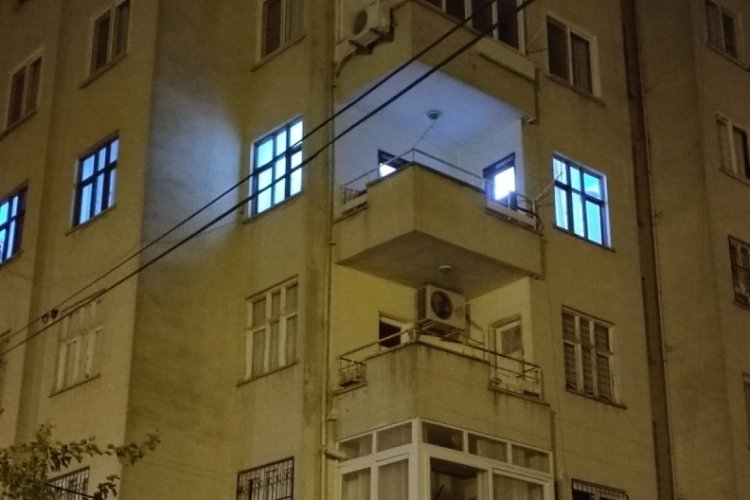 Adana'da bir gen&ccedil; evinde &ccedil;ıkan yangında &ouml;ld&uuml;