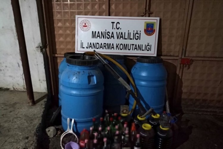 Manisa'da litrelerce ka&ccedil;ak şarap ele ge&ccedil;irildi
