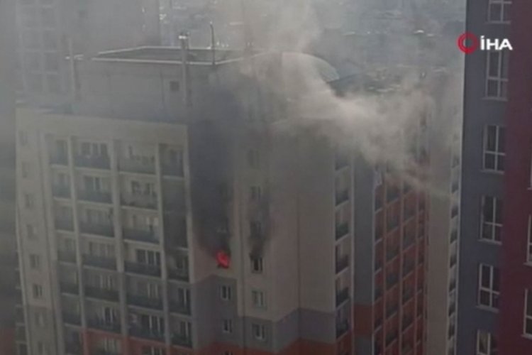 İstanbul'da 18'inci kattaki dairede yangın paniği