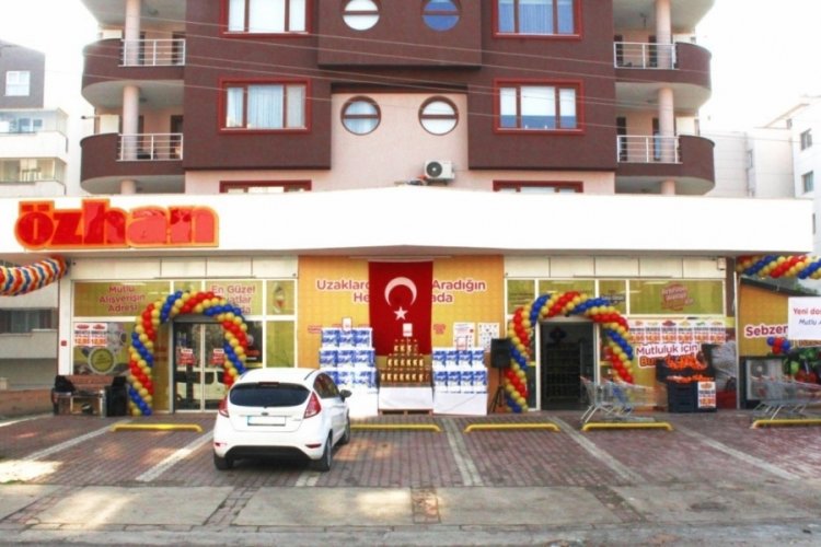 &Ouml;zhan 51'inci mağazasını a&ccedil;tı