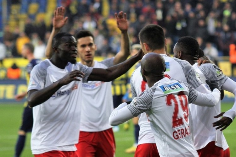 Ankarag&uuml;c&uuml;'n&uuml;n serisini &Uuml;mraniyespor bitirdi