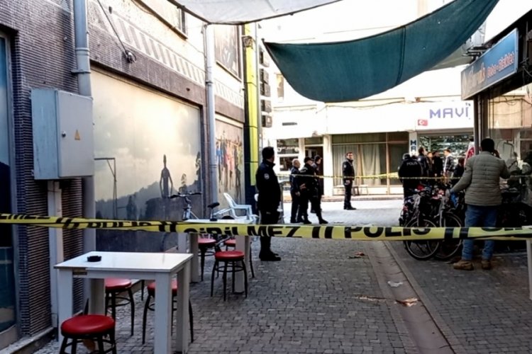Balıkesir'de &ccedil;ıkan bı&ccedil;aklı kavgada 1 kişi hayatını kaybetti