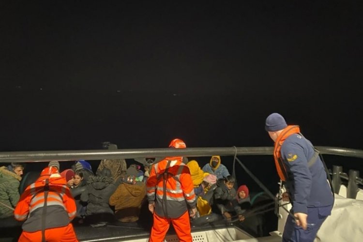 &Ccedil;anakkale'de Yunan unsurları tarafından &ouml;l&uuml;me terk edilen 32 ka&ccedil;ak g&ouml;&ccedil;men kurtarıldı