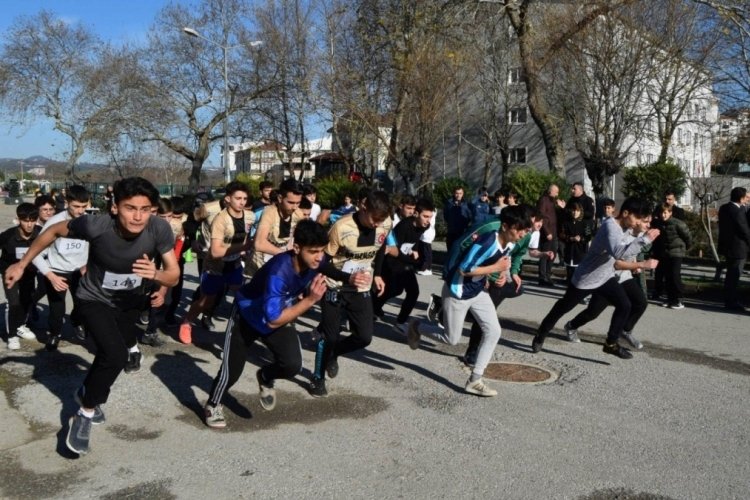 Bursa Orhangazi'de 300 &ouml;ğrenci Atat&uuml;rk koşusunda yarıştı