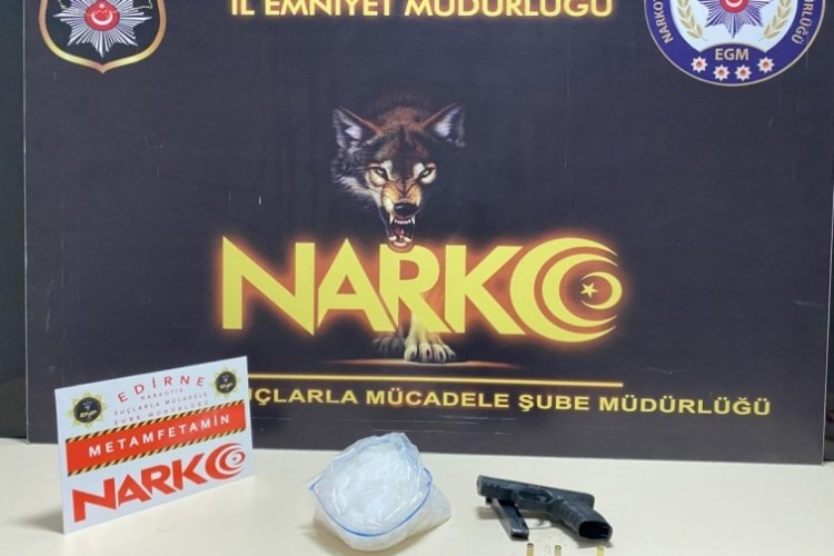 Edirne'de takibe alınan ara&ccedil;ta uyuşturucu ele ge&ccedil;irildi