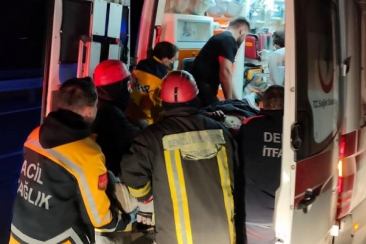 Denizli'de minib&uuml;s tarlaya u&ccedil;tu: 1 &ouml;l&uuml;, 2 yaralı