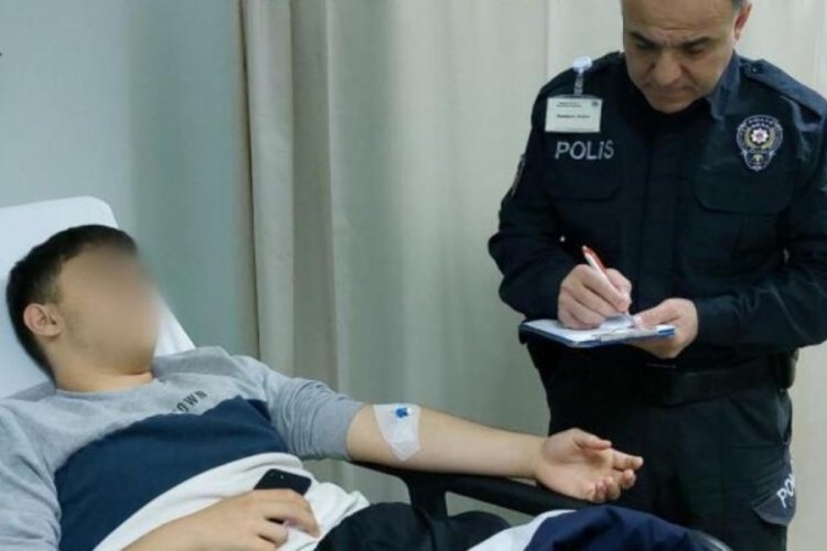 Okul &ouml;n&uuml;nde dehşet! &Ouml;ğrenci diğer &ouml;ğrenciyi bı&ccedil;akladı