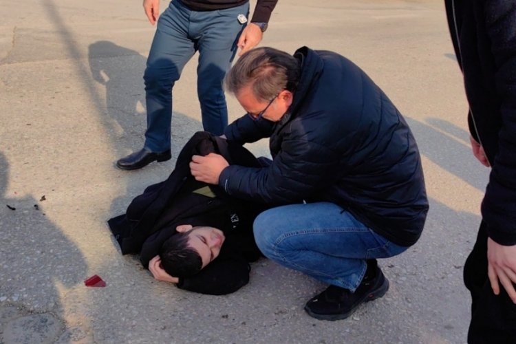 Bursa'da kaza yerinde yaralıya m&uuml;dahaleyi beyin cerrahı yaptı