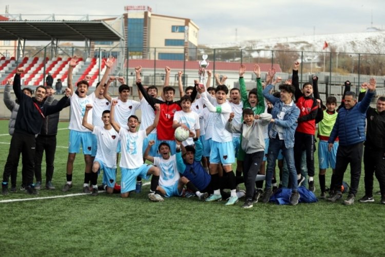 Van B&uuml;y&uuml;kşehir Belediyespor, U-16 Yerel Ligi şampiyonu oldu