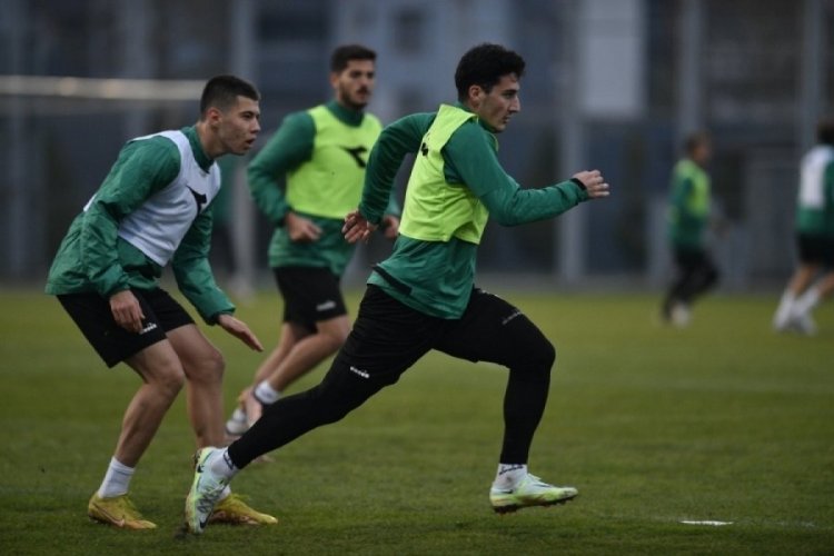 Bursaspor g&uuml;n&uuml;n ikinci antrenmanını tamamladı