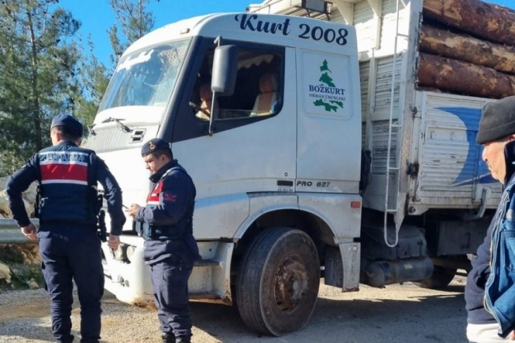 Mersin'de s&uuml;r&uuml;c&uuml; başını &ccedil;elik bariyere &ccedil;arparak &ouml;ld&uuml;