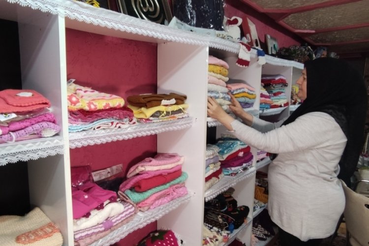 Bursa'da ev hanımları &uuml;r&uuml;nlerini bu d&uuml;kkana bırakıp gidiyor
