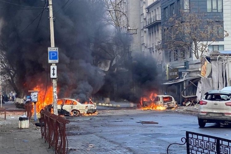 Rusya Kiev'e f&uuml;ze yağdırdı: Ukrayna yeniden alarmda