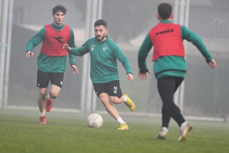 Bursaspor'da g&uuml;n&uuml;n ilk antrenmanı
