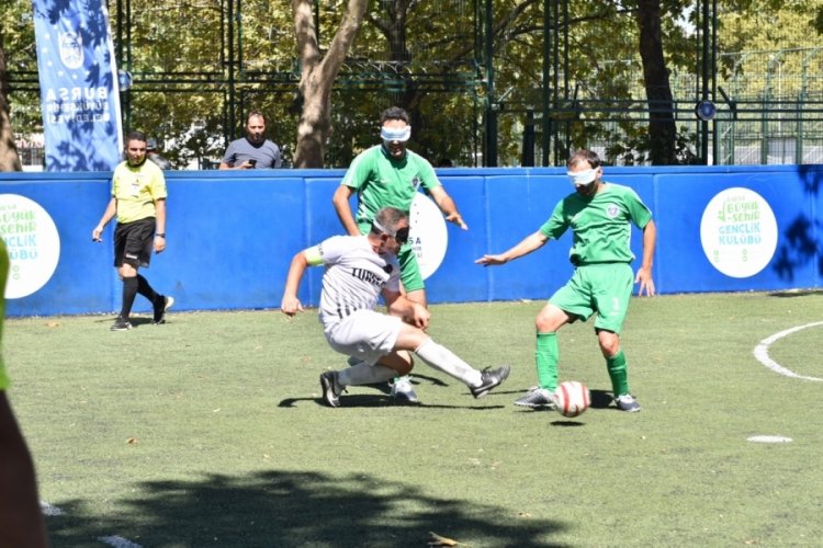 Bursa&nbsp;B&uuml;y&uuml;kşehir Belediyesi Altı Nokta Spor Kul&uuml;b&uuml;, Golbol m&uuml;sabakalarında ikinci oldu