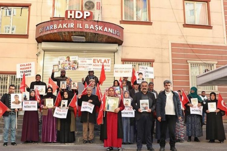 Diyarbakır'da evlat n&ouml;beti 1214 g&uuml;nd&uuml;r devam ediyor