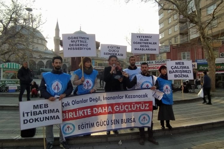 Bursa'da eğitimciler maaş bordrosu yırttı 