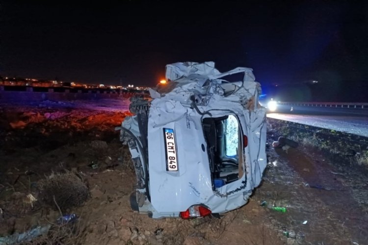 Gaziantep-Nizip karayolunda tır otomobile arkadan &ccedil;arptı: 3 yaralı